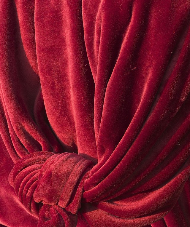 curtain-3191671_1280.jpg