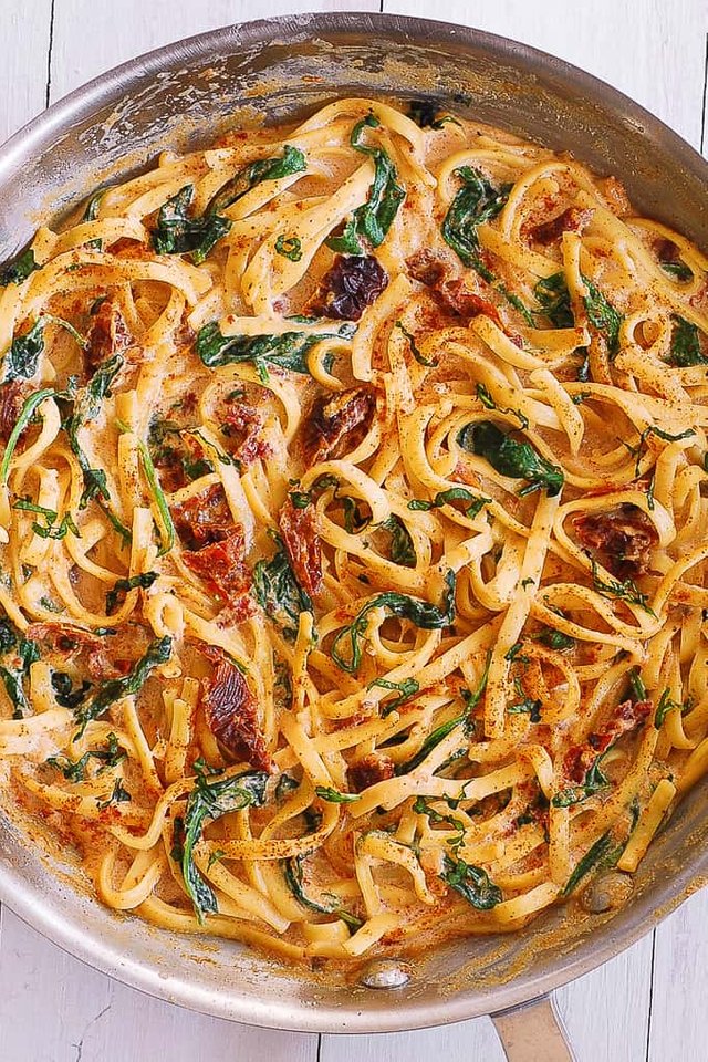 linguine-with-spinach-and-sun-dried-tomato-cream-sauce.jpg