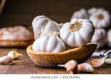 garlic-cloves-bulb-vintage-wooden-260nw-552242461.jpg