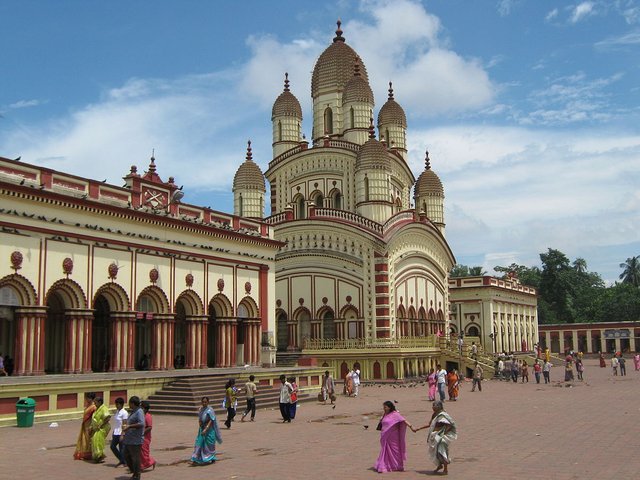 1200px-Dakhineshwar_Temple_beside_the_Hoogly,_West_Bengal.JPG