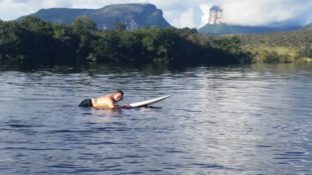 nadando en canaima 1.jpg