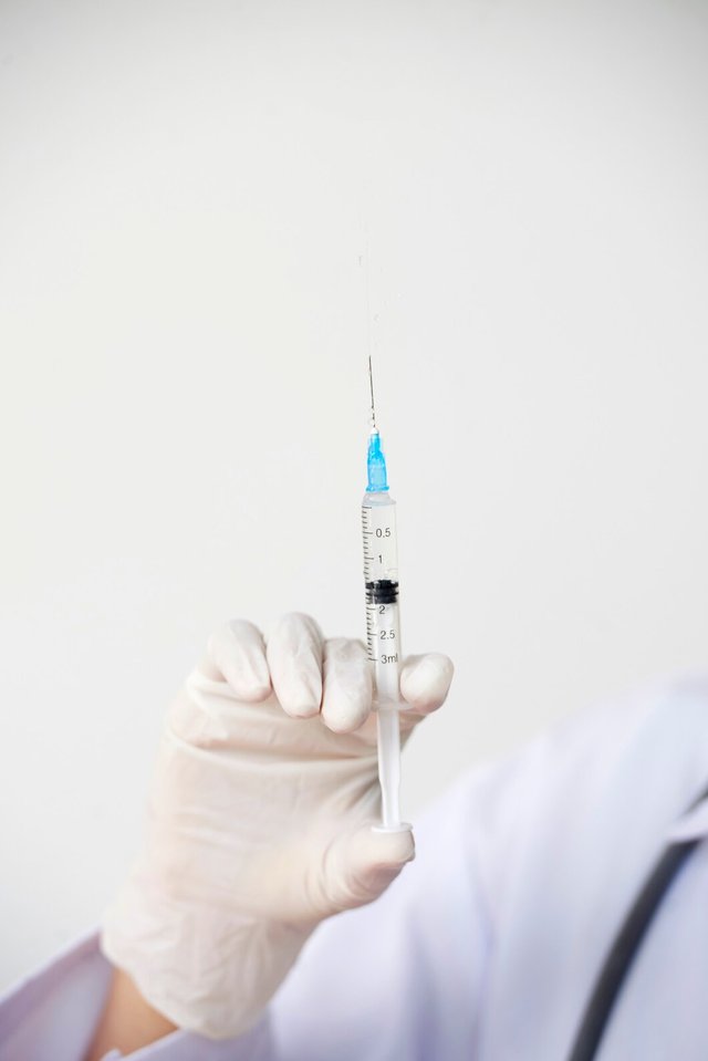 doctor-holding-syringe-with-vaccine_1098-21507.jpg