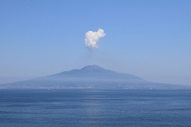 vesuvius-g4314920a7_1920.jpg