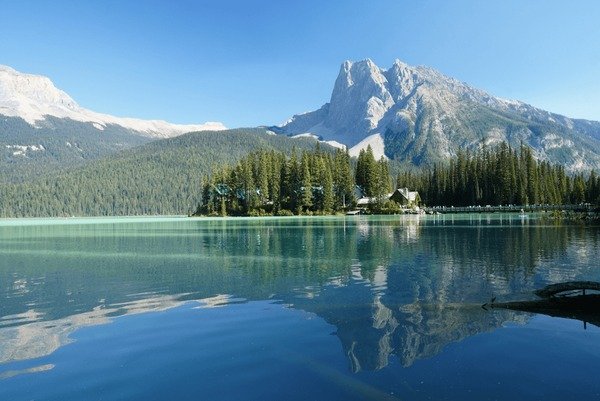 beautiful-emerald-lake-yoho-national-600nw-2469840501.jpg