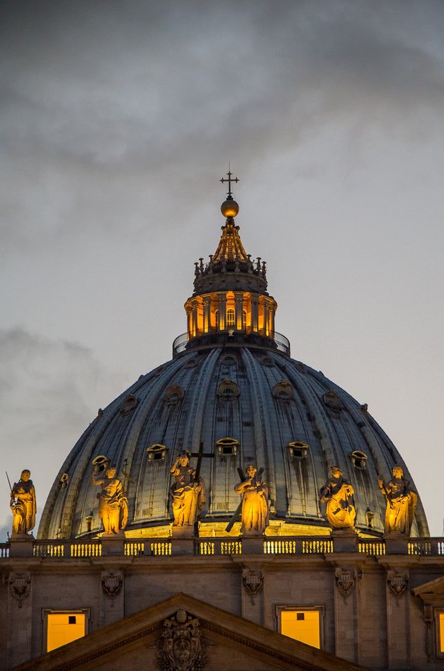 st-peters-basilica-4634107_1280.jpg