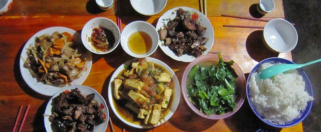 vietnam-food-lunch.jpg