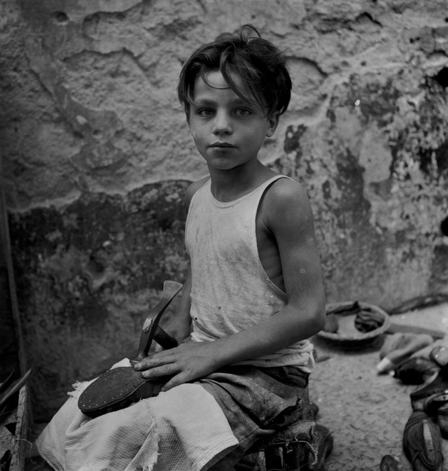 david-seymour-a-little-boy-apprenticed-to-an-open-air-shoomakers_-shop-naples-italy-19481.png