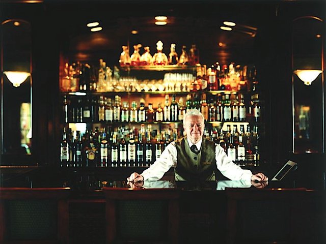 toronto-bars-clubs-joe-gomes-park-hyatt-hotel-toronto-longest-bartender-803x603.jpg