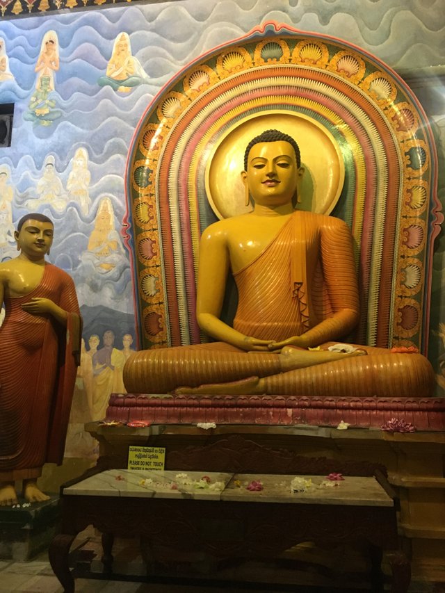 buddha statue or lord budda Bellanwila Raja Maha Vihara.JPG