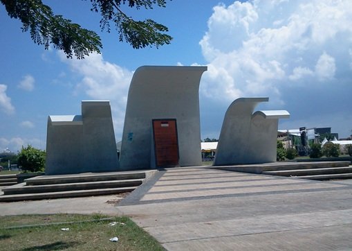 aceh thank to the worls monumen.jpg