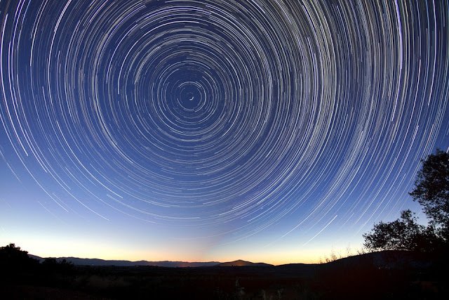 star-trails-828656_960_720.jpg