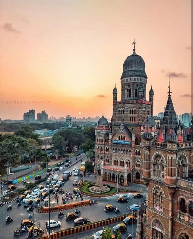 Mumbai churchgate.jpg