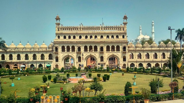 5c79127ea260f-Bara_Imambara_Attractions.jpg