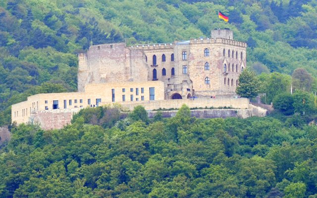 hambacher-schloss-wikipedia-bluebreezewikicc-3-0-nicht-portiert-1080x675.jpg