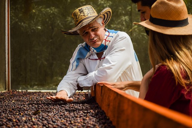 farmer-4958996_1280.jpg