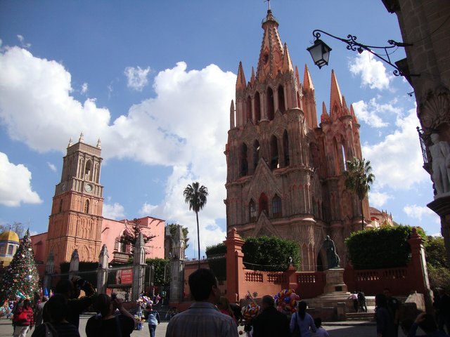 cathedral-423117_1920.jpg