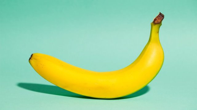 How-Many-Calories-Are-in-a-Banana-1440x810.jpg