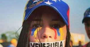 mujer con bandera de venezuela 2.jpg