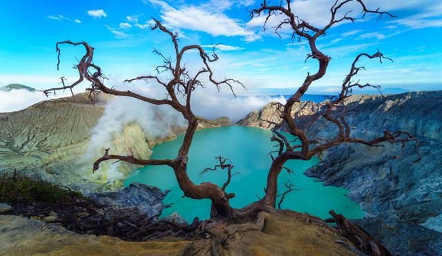 Best-Tourist-Attractions-Indonesia-Kawah-Ijen.jpg