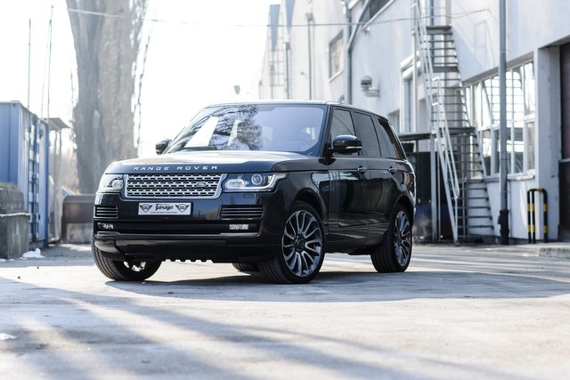 range-rover-2015660_1920.jpg