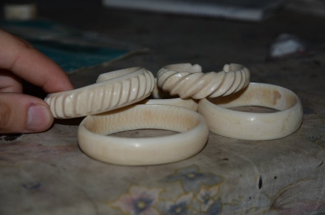4.5 Ivory bracelets for sale in Garoua, Cameroon - Save-elephants.org.jpg