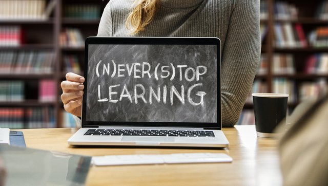 never-stop-learning-g9513187c1_1920.jpg