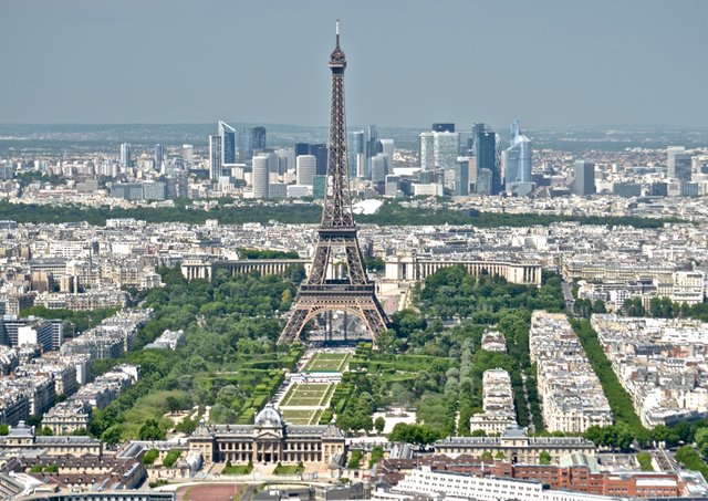 Eiffel_Tower_from_the_Tour_Montparnasse_3,_Paris_May_2014.jpg