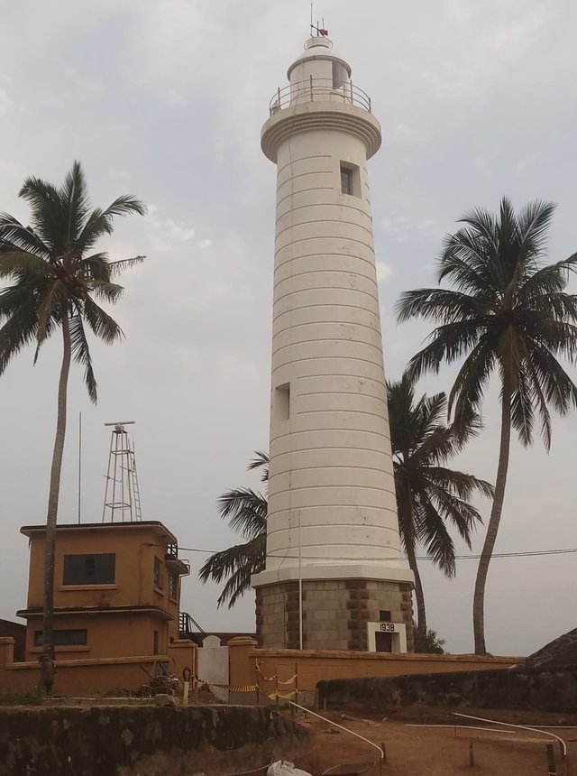 Lighthouse galle fort.jpg