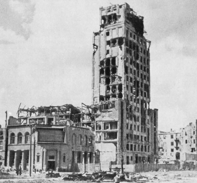 Prudential_Building_Warsaw,_1945.jpg