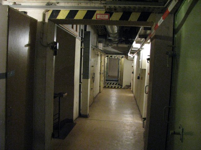2008 - 08 - Honecker-Bunker (147).jpg