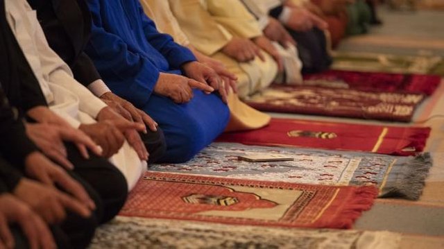 Muslims_perform_the_first__Tarawih__prayer_on_the_eve_of_the_Islamic_holy_month_of_Ramadan_at_the_Lalla_Sokaina_Mosque_in_Rabat__Morocco.jpeg