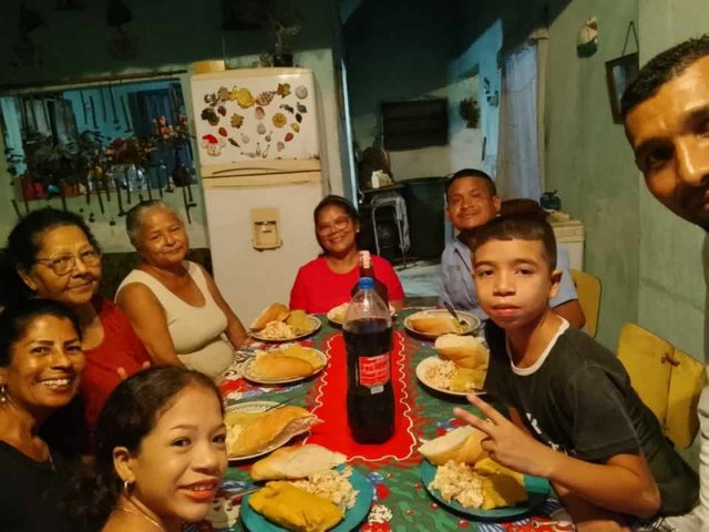 cena navidad dalia y familia 2.jpg