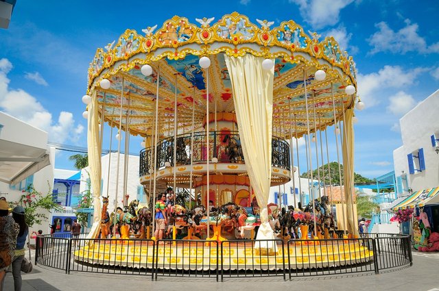 carousel-554998_1280.jpg