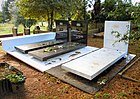 140px-Zaha_Hadid_Grave_Brookwood_Cemetery.jpg