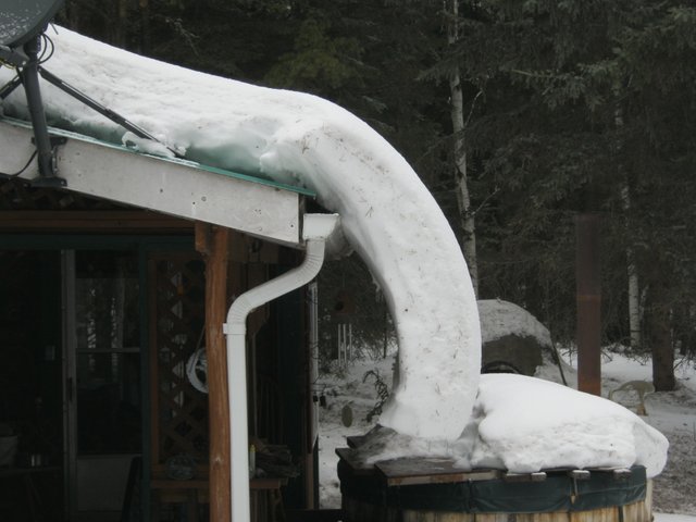 snow overhang off porch.JPG