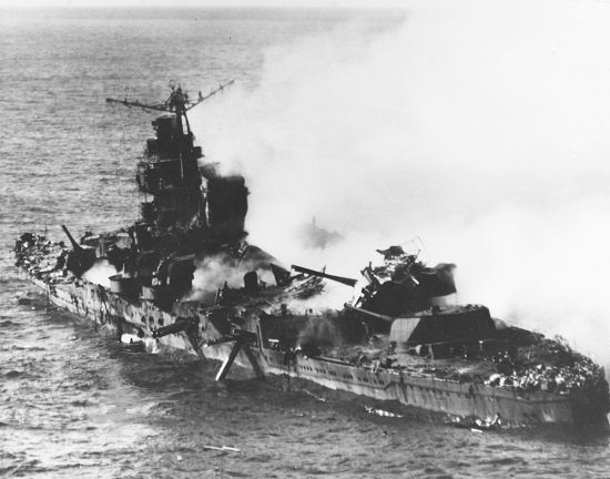 Sinking_of_japanese_cruiser_Mikuma_6_june_1942_res.jpg