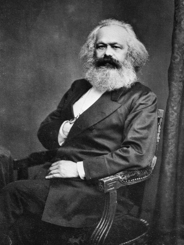 1200px-Karl_Marx_001.jpg