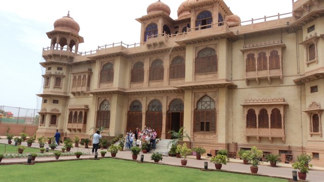 Mohatta_Palace_-_Atourist_attraction_of_Karachi2.JPG