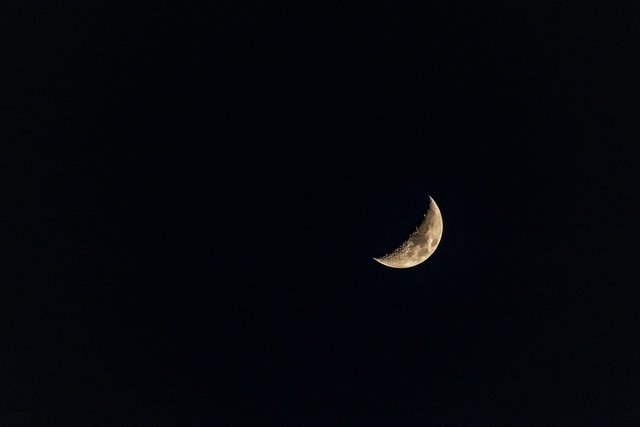 half-moon-4900302_1280.jpg