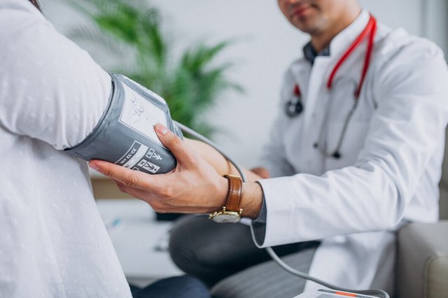 young-male-psysician-with-patient-measuring-blood-pressure_1303-17877.jpg