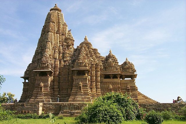 -Khajuraho_-_Kandariya_Mahadeo_Temple.jpg