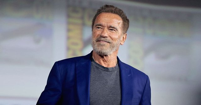 arnold-schwarzenegger-donates-25-houses-to-homeless-veterans-001.jpeg