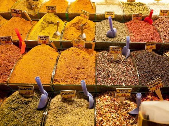 8-Spice-Bazaar-Mısır-Çarşısı-Gambar-Foto-Tempat-Wisata-Terkenal-dan-Favorit-di-Turki-768x576 (1).jpg