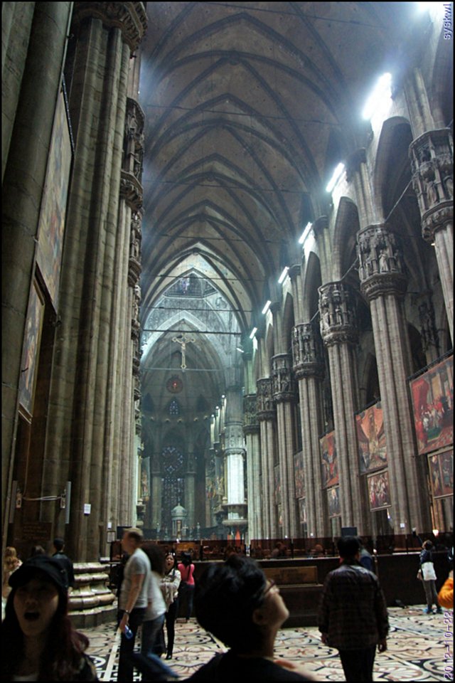 b-EU121022-012719.jpg
