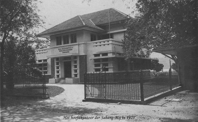 het hoofdkantoor der sabang mij in 1925 sekarabf Bank Mandiri.jpg