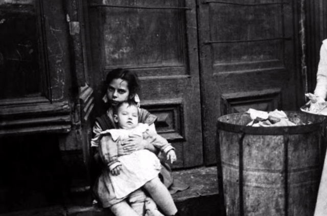 Fotografías de los barrios pobres de Nueva York a finales del siglo XIX 23.jpg