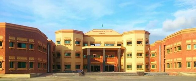 New_Campus_Sahiwal_Medical_College,_Sahiwal.jpeg