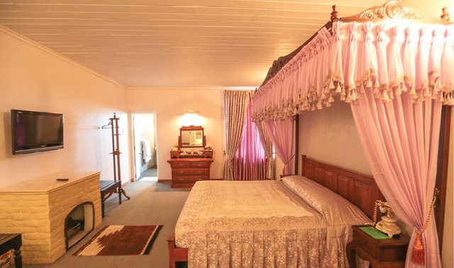 Molly – the room with elegant shades of lavender purple was named after Molly Dunuwilla, wife of Prime Minister D S Senanayake.jpg
