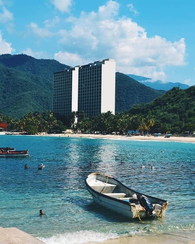 Bahía de Cata Ocumare Aragua Venezuela.jpg