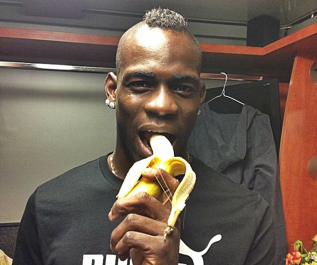 balo-makan-pisang.jpg